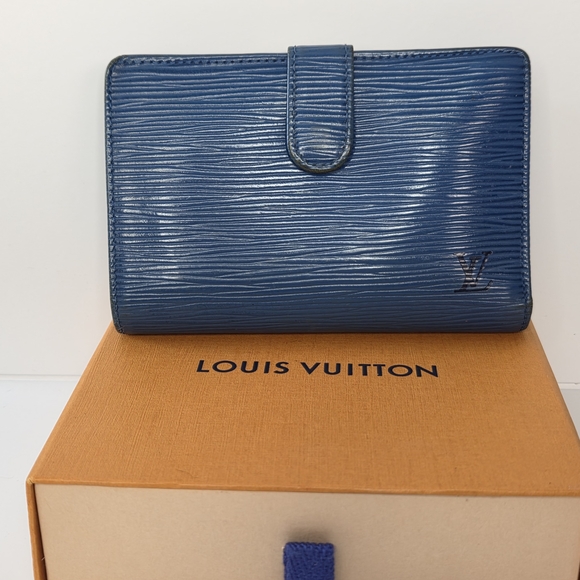 Louis Vuitton Handbags - Louis Vuitton Epi Kisslock Wallet